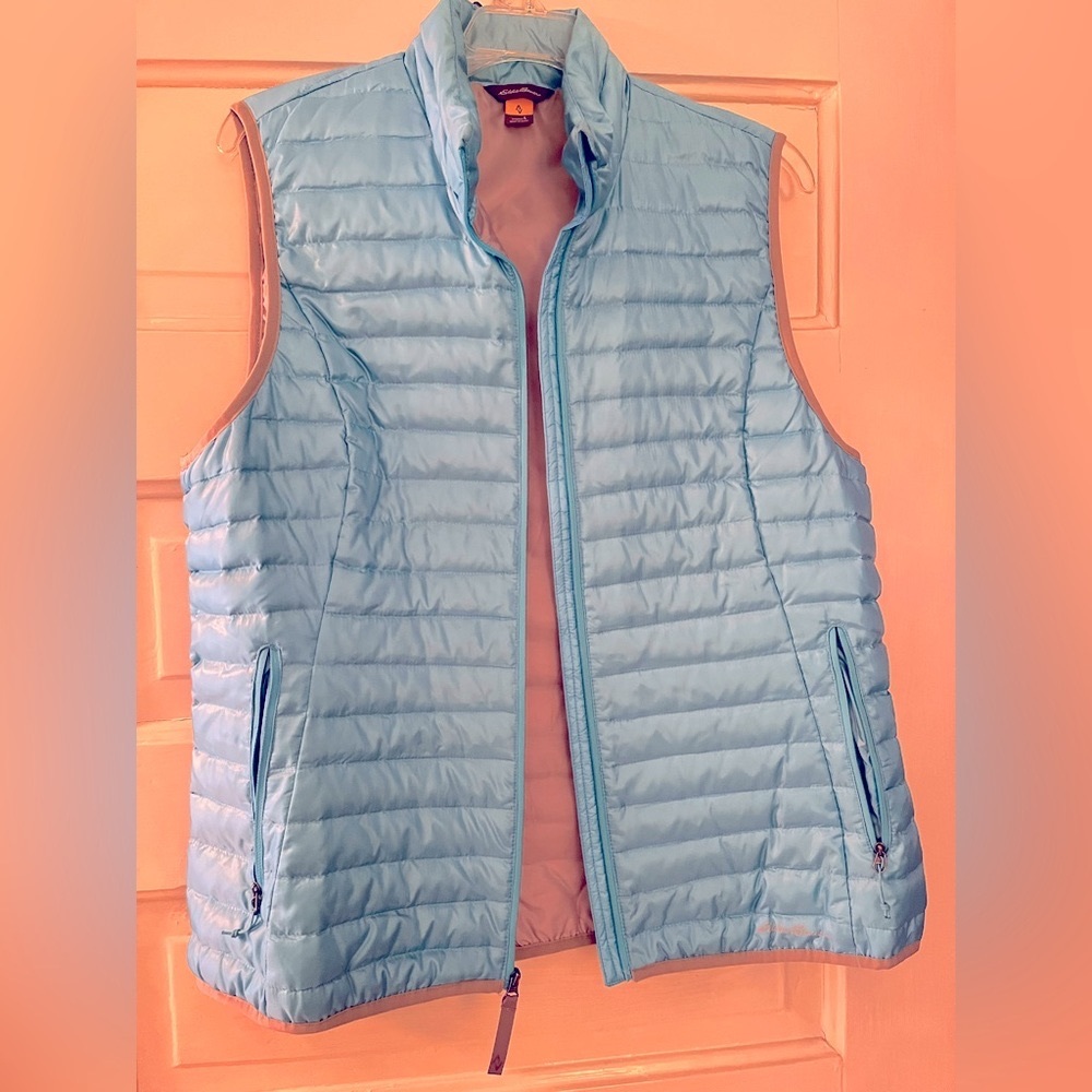 Eddie Bauer Lightweight Vest! Size large. Beautiful turquoise blue color.